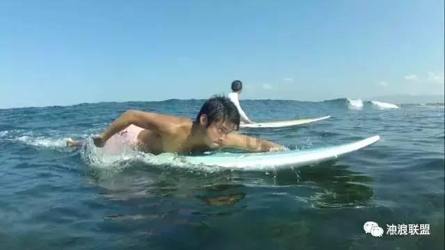 今年首场寒潮强势来袭,南方湿雪较多,压垮屋顶、树枝等风险更大